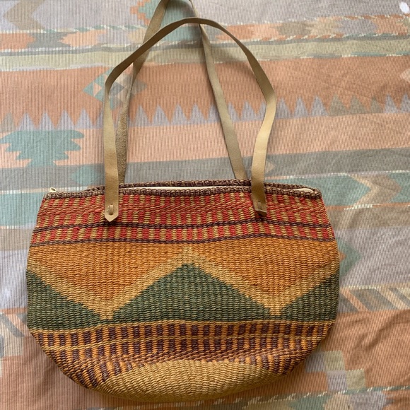 Vintage Handbags - Vintage woven beach bag